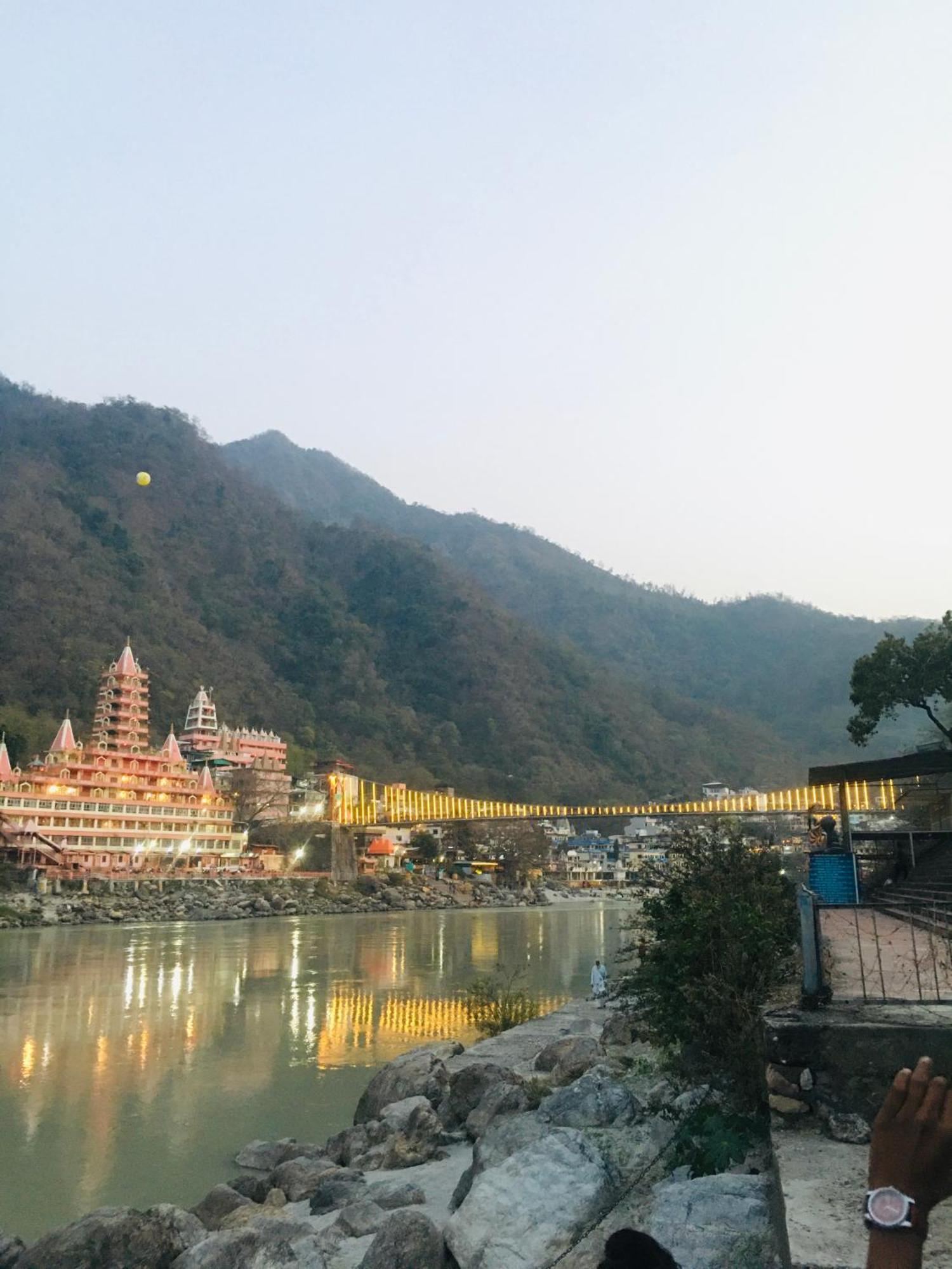 Flow House Rishikesh Bagian luar foto
