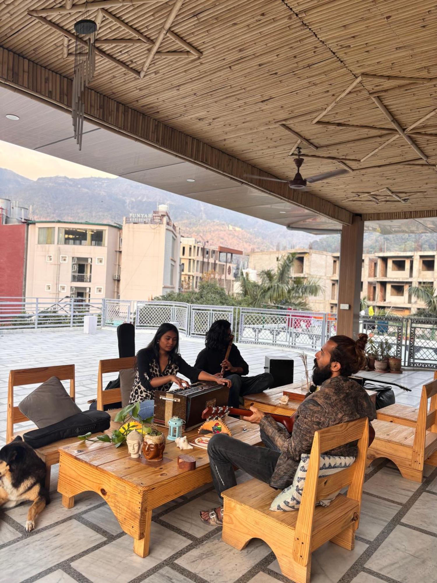 Flow House Rishikesh Bagian luar foto